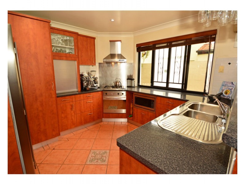 30 Estate Place, Holland Park West QLD 4121