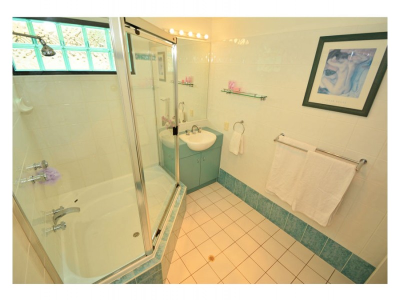 30 Estate Place, Holland Park West QLD 4121