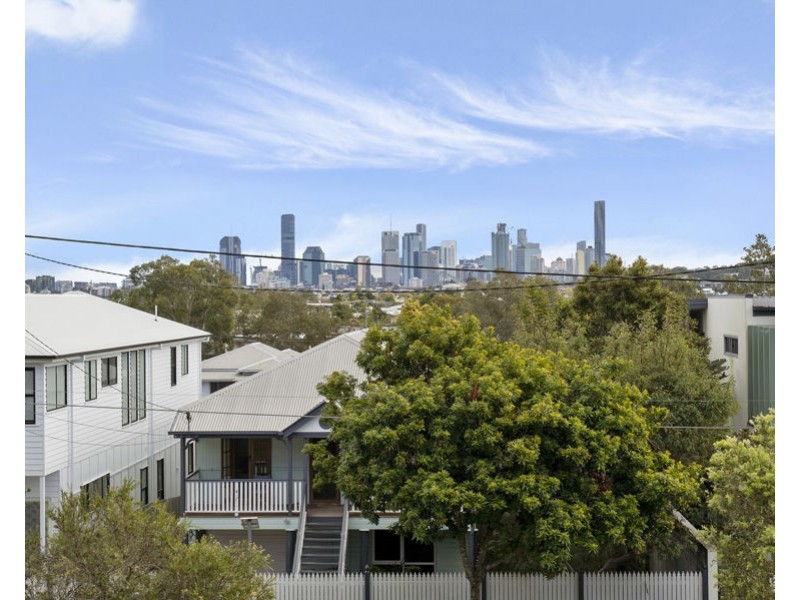 15 Barton Pde, Balmoral QLD 4171