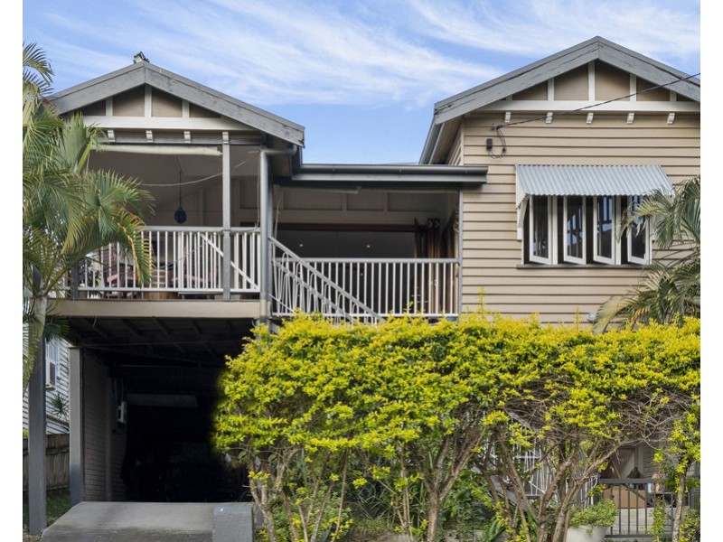 15 Barton Pde, Balmoral QLD 4171