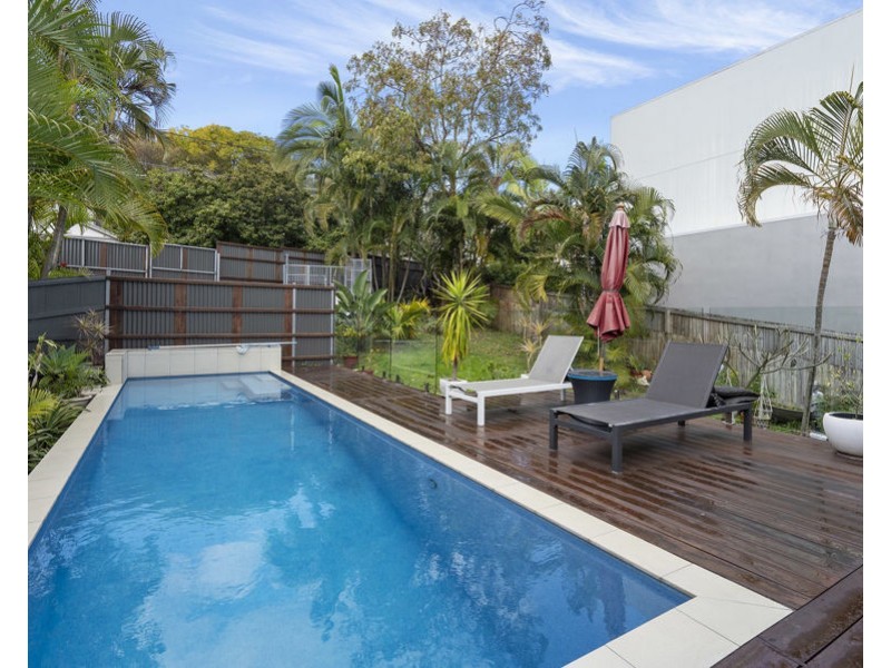 15 Barton Pde, Balmoral QLD 4171