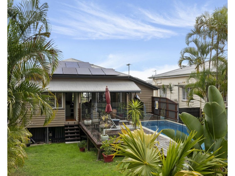 15 Barton Pde, Balmoral QLD 4171