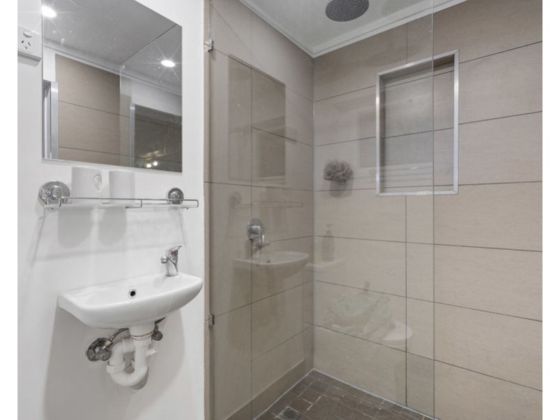 15 Barton Pde, Balmoral QLD 4171