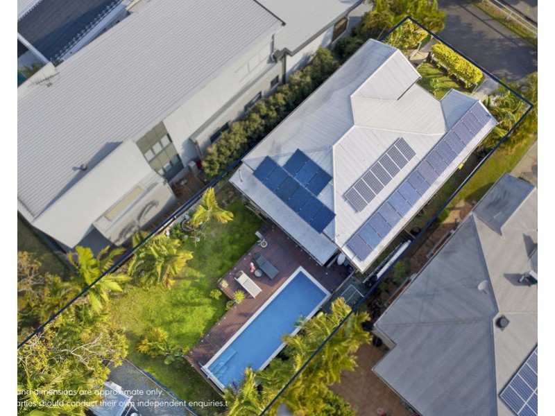 15 Barton Pde, Balmoral QLD 4171