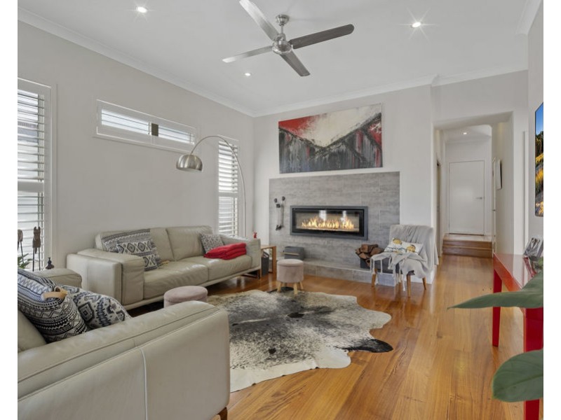 63 Stella St, Holland Park QLD 4121