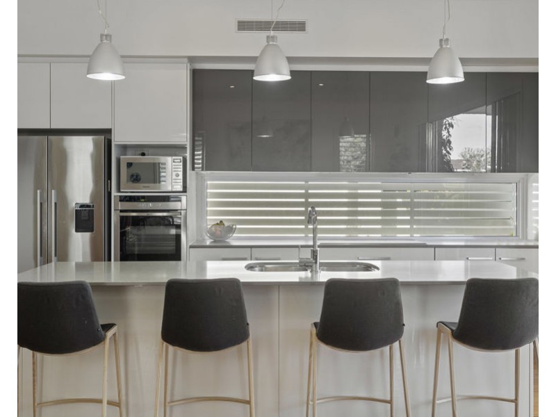 63 Stella St, Holland Park QLD 4121