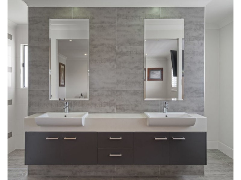 63 Stella St, Holland Park QLD 4121