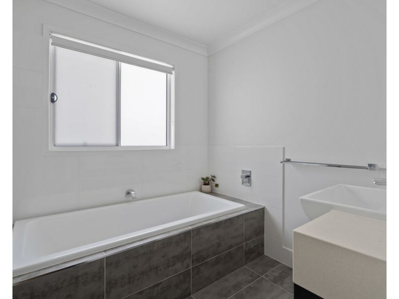 63 Stella St, Holland Park QLD 4121