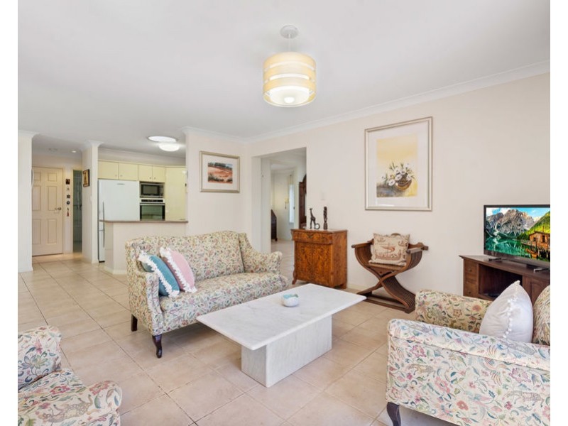 1 Flame Tree Crs, Carindale QLD 4152