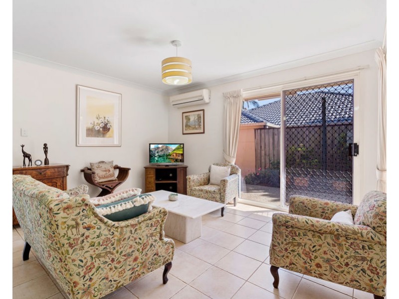 1 Flame Tree Crs, Carindale QLD 4152