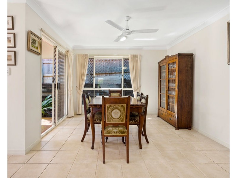 1 Flame Tree Crs, Carindale QLD 4152