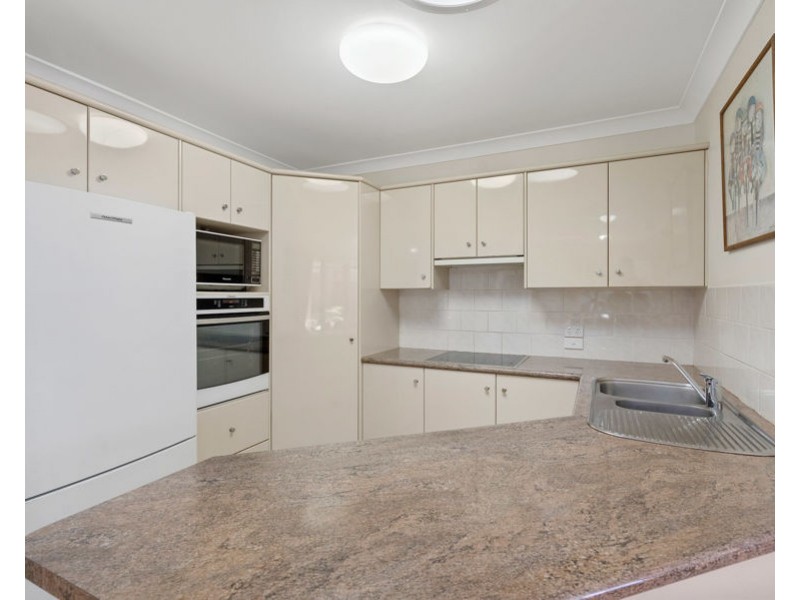 1 Flame Tree Crs, Carindale QLD 4152