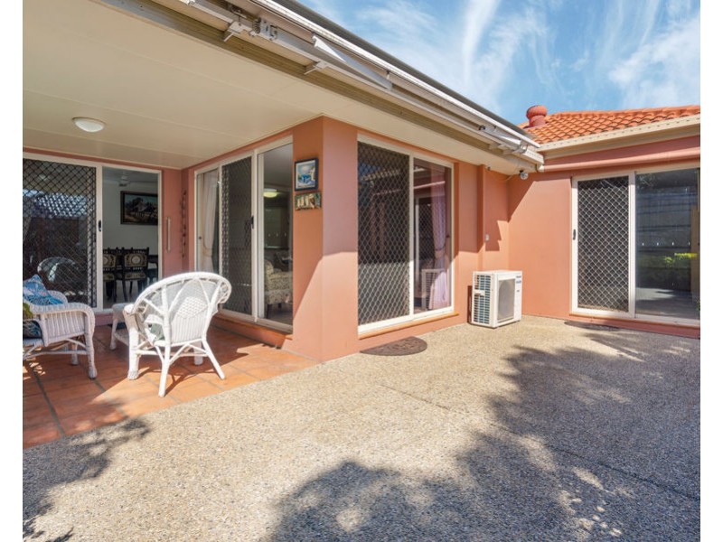 1 Flame Tree Crs, Carindale QLD 4152