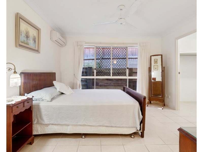 1 Flame Tree Crs, Carindale QLD 4152