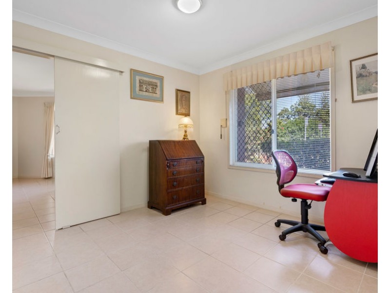 1 Flame Tree Crs, Carindale QLD 4152