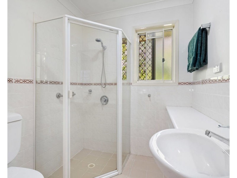 1 Flame Tree Crs, Carindale QLD 4152