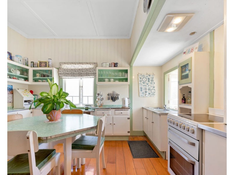 24 Raff Avenue, Holland Park QLD 4121