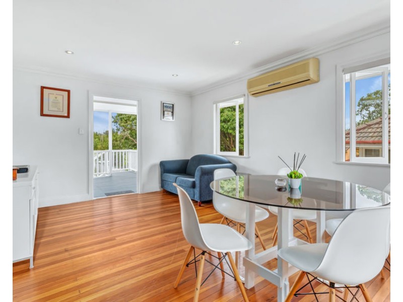20 Iris St, Holland Park West QLD 4121