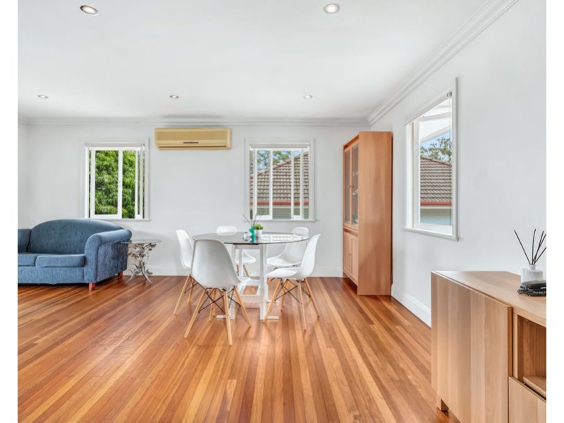 20 Iris St, Holland Park West QLD 4121