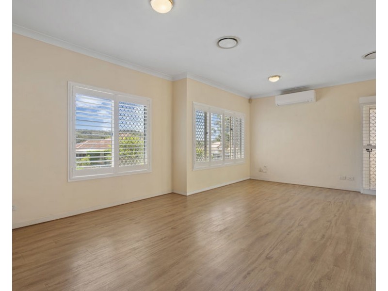 11 Flame Tree Crs, Carindale QLD 4152