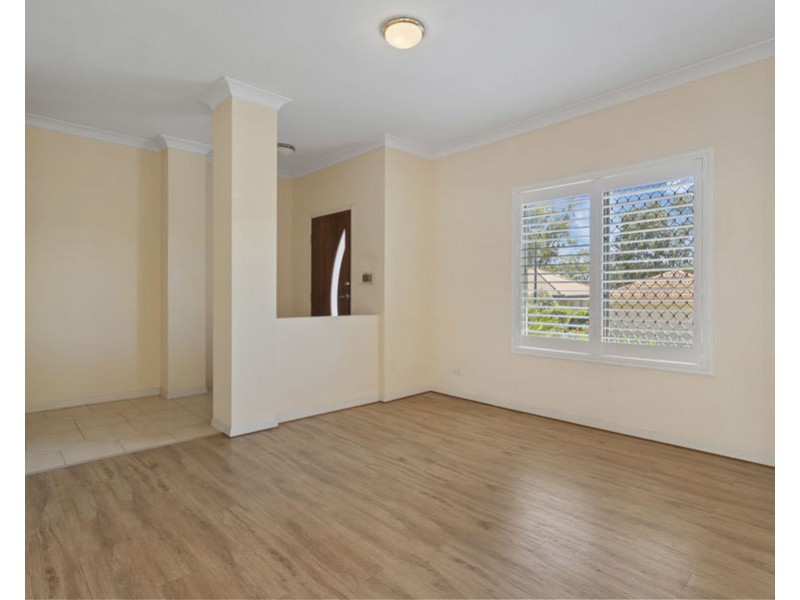 11 Flame Tree Crs, Carindale QLD 4152