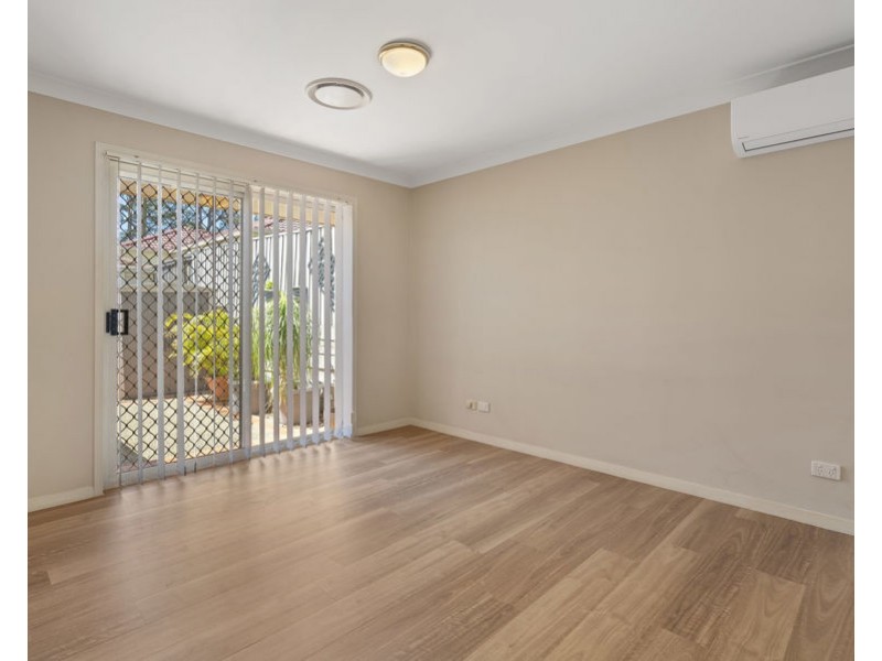 11 Flame Tree Crs, Carindale QLD 4152