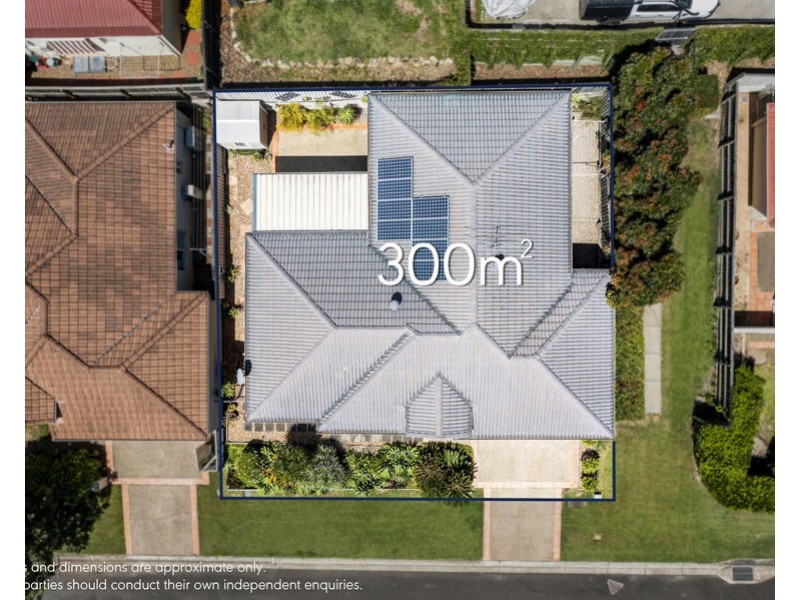 11 Flame Tree Crs, Carindale QLD 4152