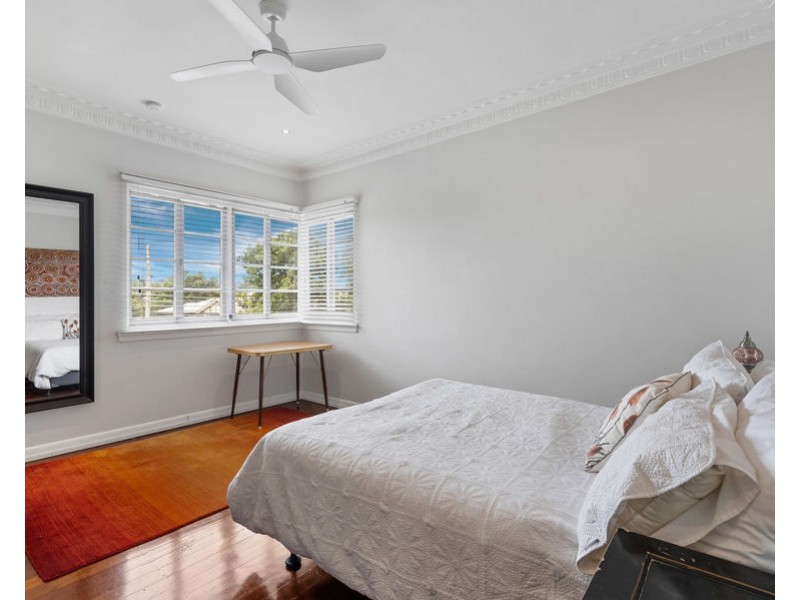 125 Chatsworth Rd, Coorparoo QLD 4151