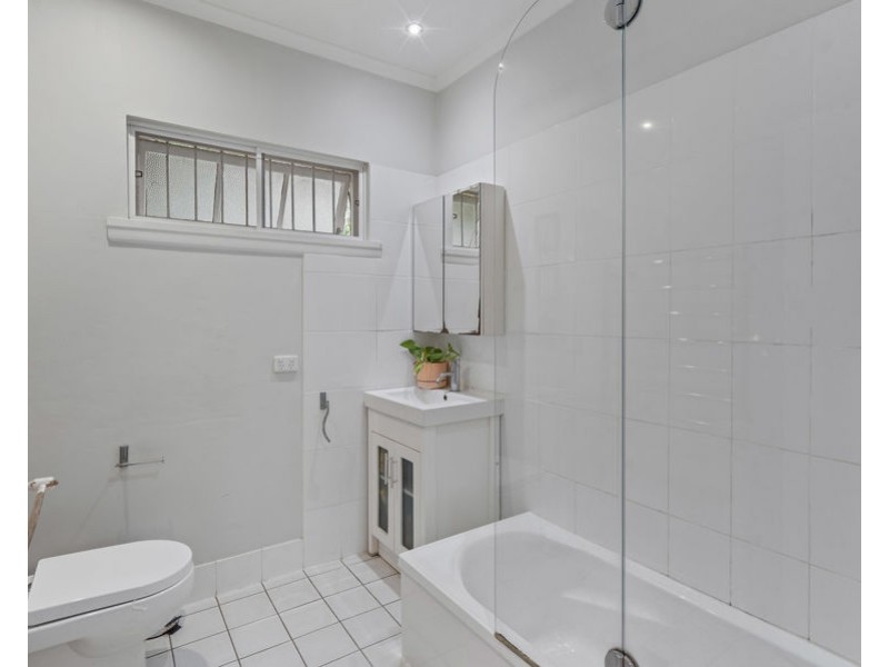 125 Chatsworth Rd, Coorparoo QLD 4151