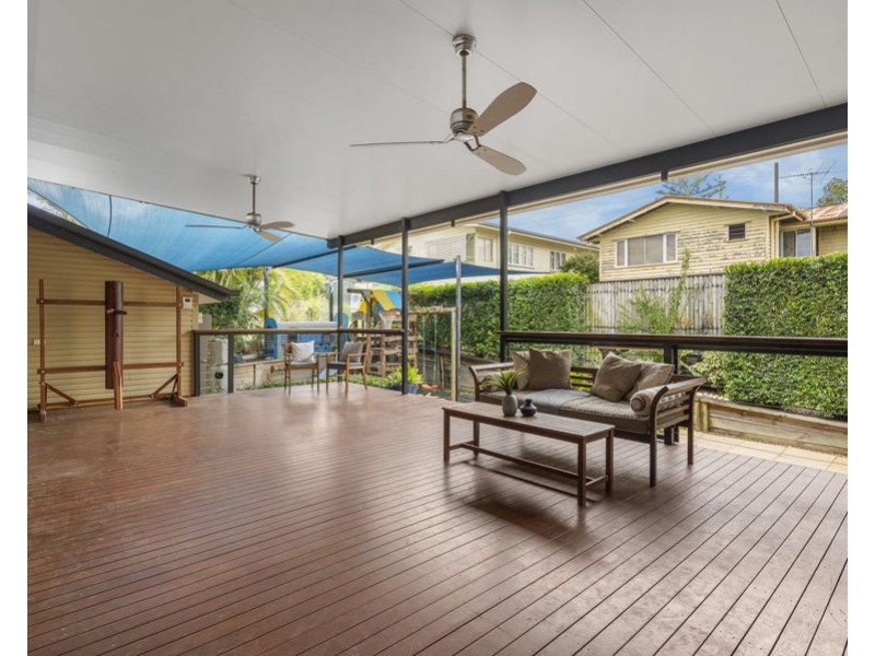 8 Bonneville st, Holland Park West QLD 4121