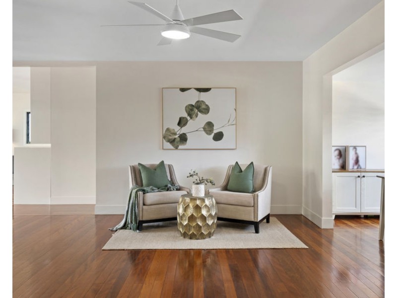 8 Bonneville st, Holland Park West QLD 4121