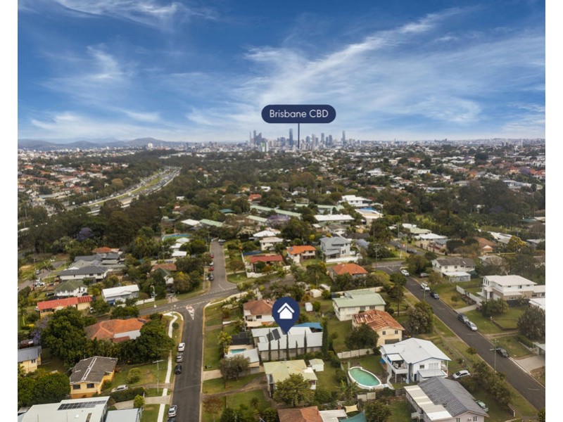 8 Bonneville st, Holland Park West QLD 4121