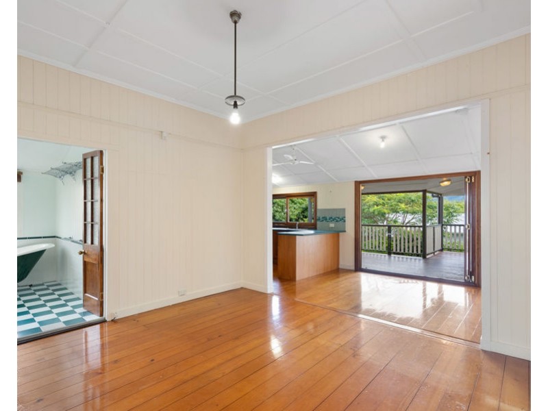 98 Arnold Street, Holland Park QLD 4121