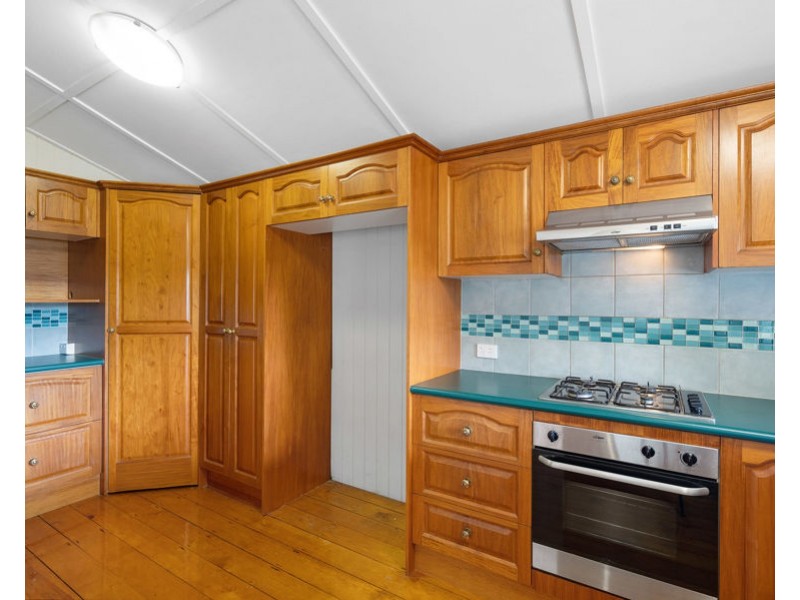 98 Arnold Street, Holland Park QLD 4121