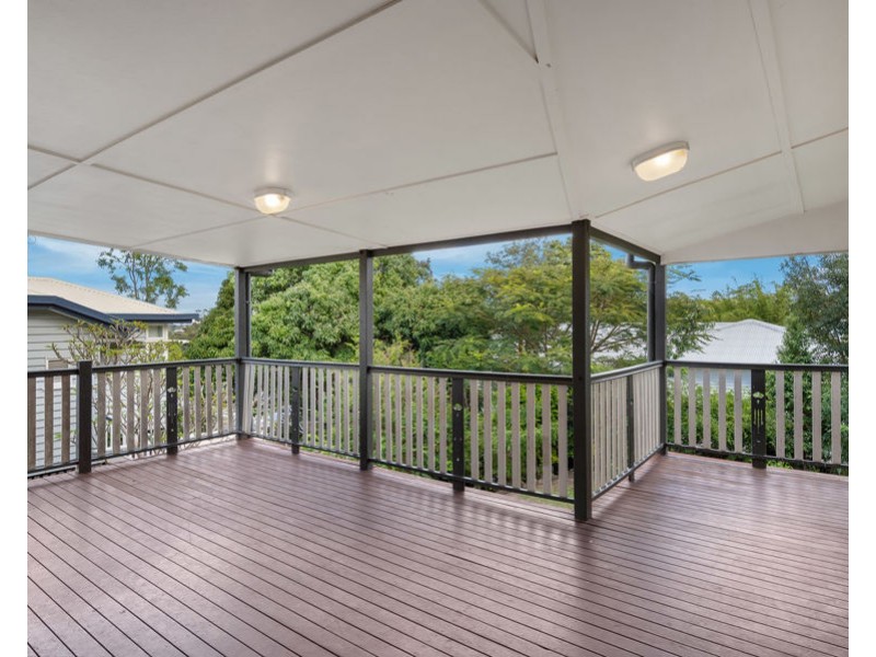 98 Arnold Street, Holland Park QLD 4121