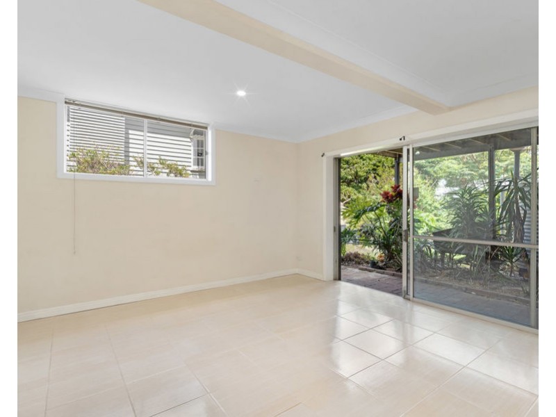 98 Arnold Street, Holland Park QLD 4121
