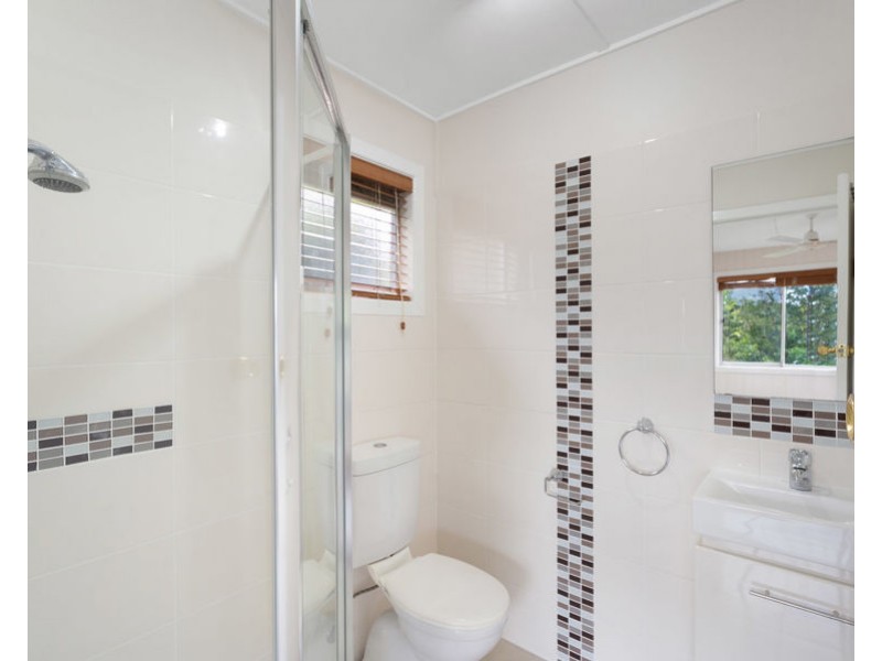 98 Arnold Street, Holland Park QLD 4121