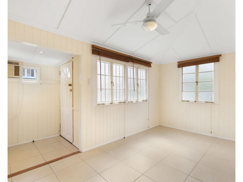 98 Arnold Street, Holland Park QLD 4121