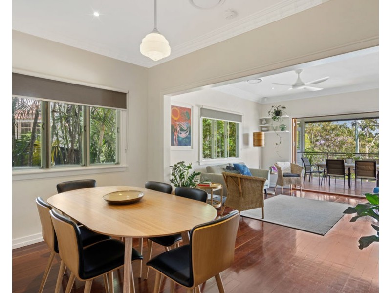 39 Kanumbra St, Coorparoo QLD 4151