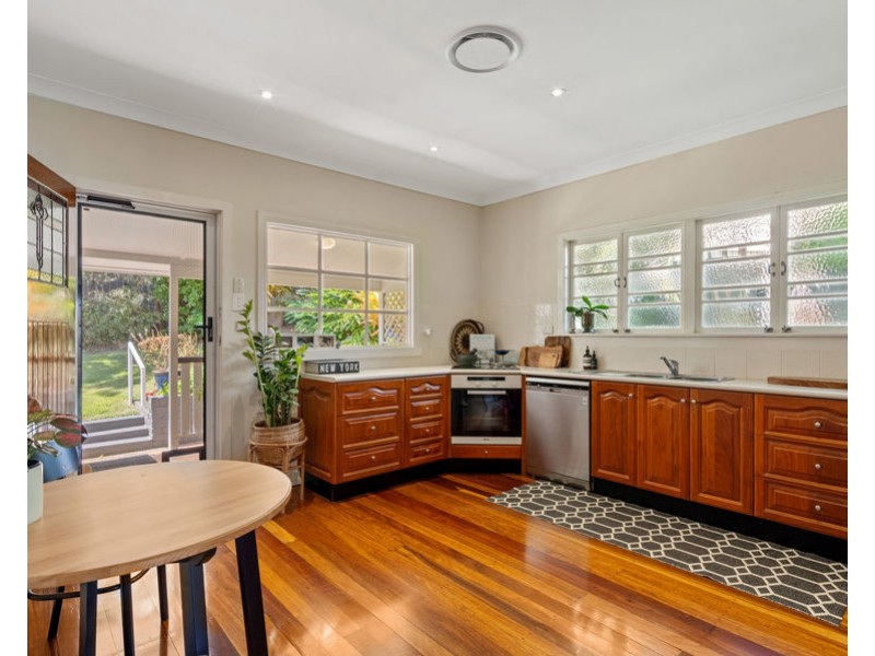 39 Kanumbra St, Coorparoo QLD 4151