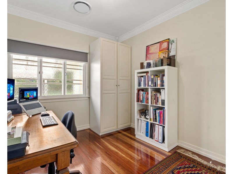 39 Kanumbra St, Coorparoo QLD 4151