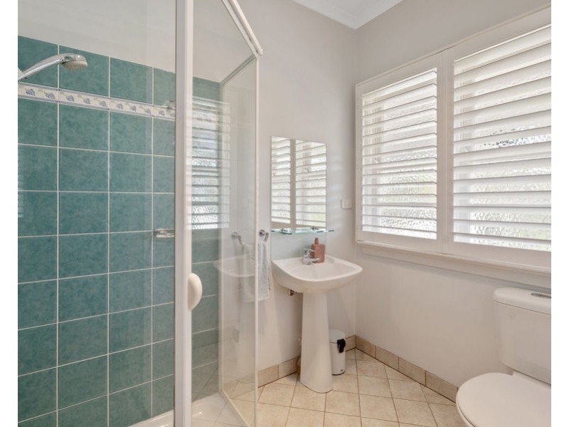 39 Kanumbra St, Coorparoo QLD 4151