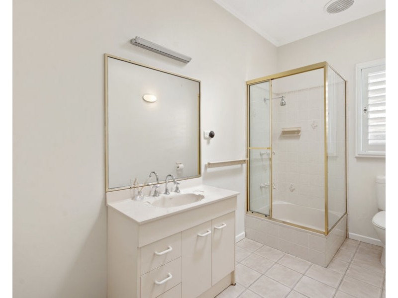 39 Kanumbra St, Coorparoo QLD 4151