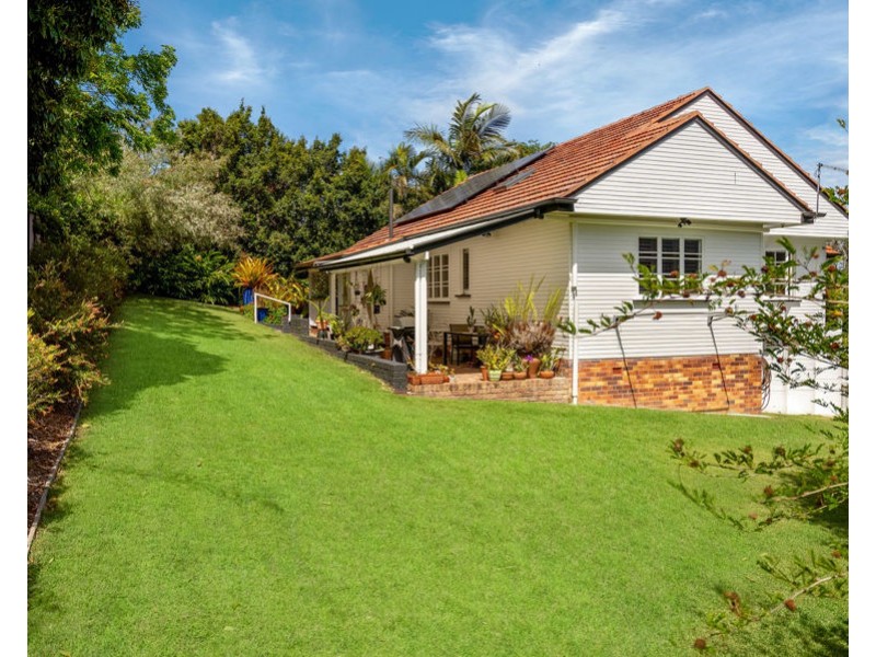 39 Kanumbra St, Coorparoo QLD 4151