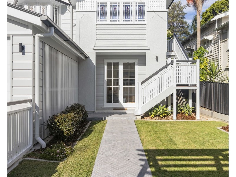 10 West Street, Coorparoo QLD 4151