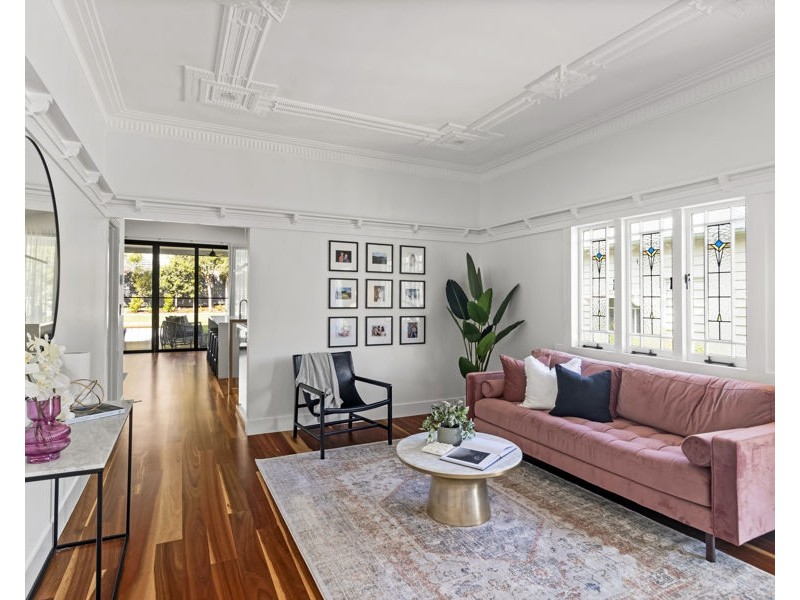 10 West Street, Coorparoo QLD 4151