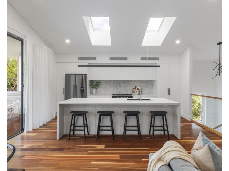 10 West Street, Coorparoo QLD 4151