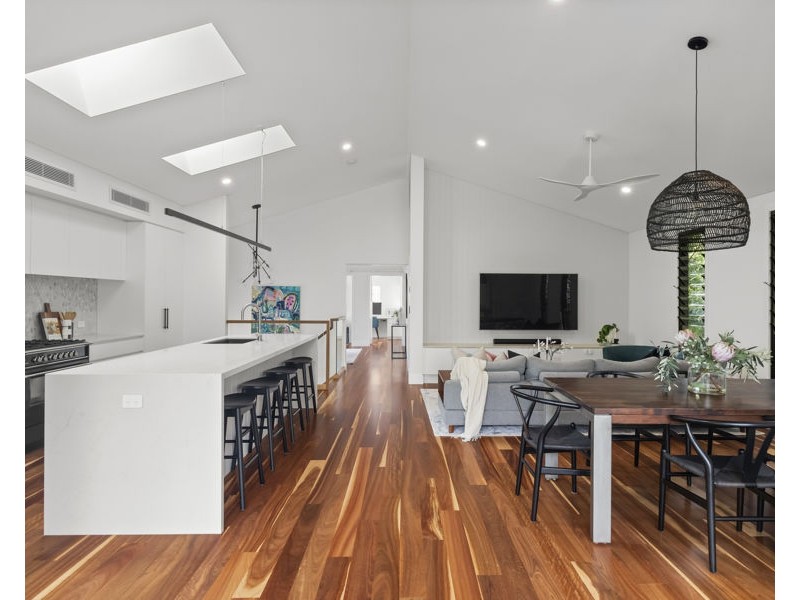 10 West Street, Coorparoo QLD 4151