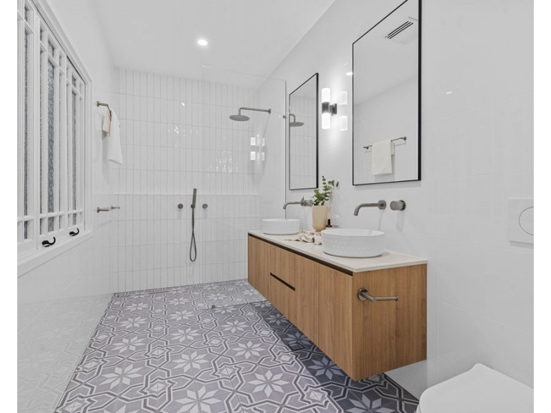 10 West Street, Coorparoo QLD 4151