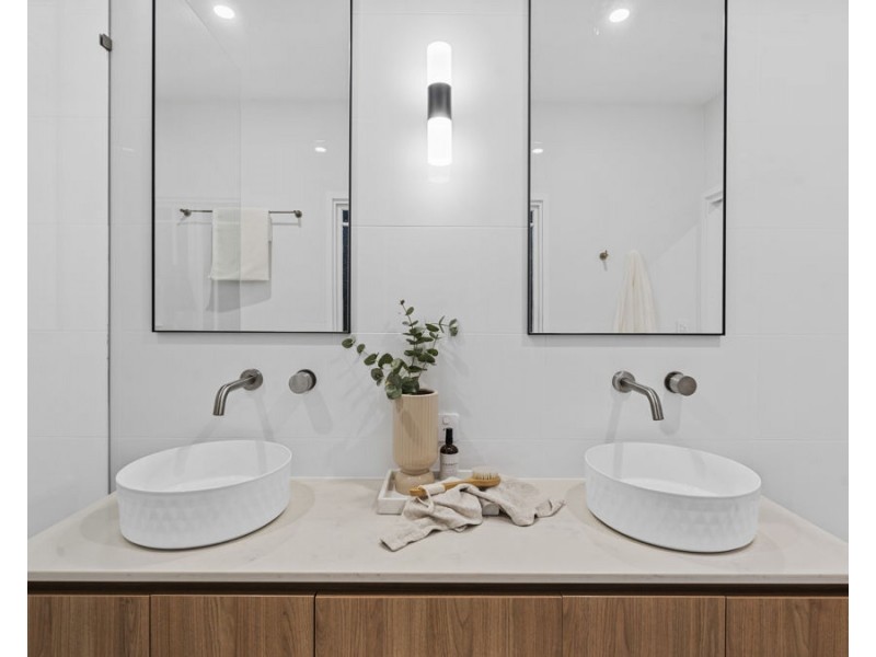 10 West Street, Coorparoo QLD 4151